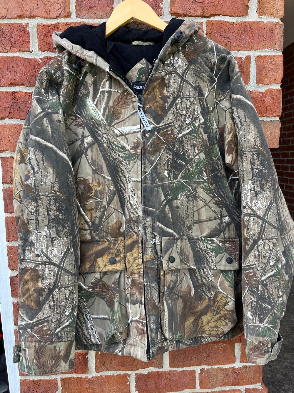 Realtree Camo Hooded Hunting Jacket Men’s Medium Fleece Lined Full Zip Coat
